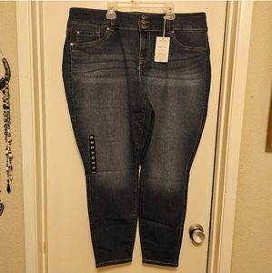 Torrid Skinny jeans NWT size 22